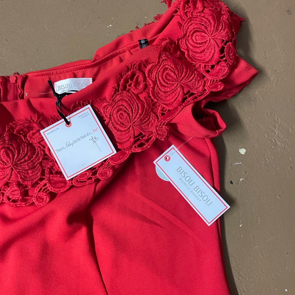 NWT Bisou Bisou red off the shoulder dress has ruffle with embroidery size 16 - Picture 3 of 4